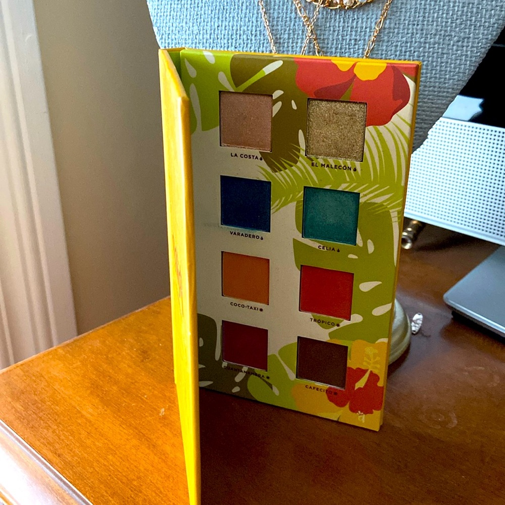 Alamar cosmetics eyeshadow palette